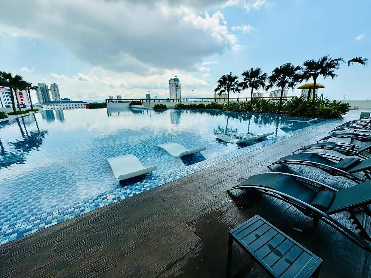Apartmán Marvel Universe Retreat - Infinity Pool, Ps5, Private-Cinema With Pool-View Balcony - M4 Bukit Mertajam